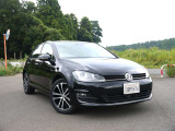 こちらのゴルフは車をこよなく愛すオーナーさんがたまたま見つけた貴重な一台。新車の時から大事にされていた状態をそのまま引き継ぎ、メンテはしっかり行いつつ、ガラスコーティング施工をしたりと文句なしです
