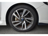 純正18インチアルミホイール付タイヤサイズは225/45R18
