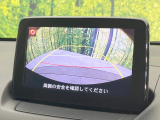 【バックカメラ】駐車時に後方がリアルタイム映像で確認できます。大型商業施設や立体駐車場での駐車時や、夜間のバック時に大活躍!運転スキルに関わらず、今や必須となった装備のひとつです!