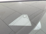 【スマートブレーキサポート】走行中に前方の車両等を認識し、衝突しそうな時は警報とブレーキで衝突回避と被害軽減をアシスト。より安全にドライブをお楽しみいただけます。