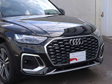 ●一目でAudiとわかる特徴的なシングルフレームグリル・LEDランプ。精悍なフロントマスクからAudiのスマートで上品なブランドを連想させてくれます。女性にも大変ご好評頂いております。