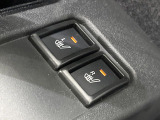 【シートヒーター】寒い日に重宝するシートヒーター!エアコンより早く温まってくれるので寒がりの人も安心ですね♪エアコンの温風は乾燥するから苦手、という方にもをおすすめです。