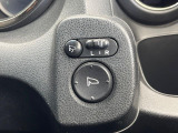 【電動格納ミラー】サイドミラーは電動格納式となっており、狭い駐車場でもキズがつくリスクを抑えられます。