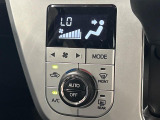 【オートエアコン】一度お好みの温度に設定すれば、車内の温度を検知し風量や温度を自動で調整。暑い…寒い…と何度もスイッチ操作をする必要はありません。快適な車内空間には必須の機能ですね♪
