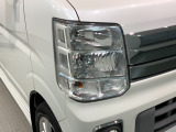 ディスチャージヘッドライト搭載でしっかり明るく照らしてくれるので、夜間走行や不慣れな道でも安心です。