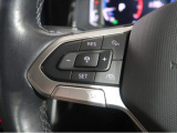 ◆クルーズコントロールにレーダーセンサーを組み合わせ、先行車を測定し設定されたスピードを上限に自動で加減速を行います。一定の車間距離を維持することで、長距離走行でのドライバーの疲労を低減させます。