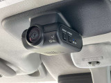 車内から後方を映すリア専用ドライブレコーダーも搭載されていますので万が一の時は安心ですね。