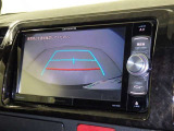 バックモニターも装備しております。バックギアに入れるとナビ画面に車の後方が映し出されます。これで後方確認も安心!