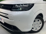 【LEDヘッドライト】悪天候や夜間走行時も良好な視界を確保し安心して運転できる高輝度LEDヘッドライトを装備!点灯速度が早く、消費電力も抑えられています。
