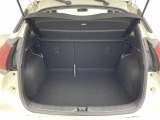 【トランク】積み込みやすくて、たっぷり積める荷室です。シートアレンジできるものは、乗車人数と荷物の量や大きさによってシートを動かすことができるので、より快適なドライブが可能です!