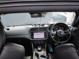 運転席周りになります。