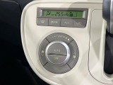 【オートエアコン】一度お好みの温度に設定すれば、車内の温度を検知し風量や温度を自動で調整。暑い…寒い…と何度もスイッチ操作をする必要はありません。快適な車内空間には必須の機能ですね♪