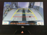 バックモニターで、後方確認しながら安心して駐車することができます。車庫入れが苦手な方にも安心です。※カメラが映し出す範囲は限られています。必ず車両周辺の安全を直接確認してください