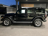 【ホイールアーチ】台形ホイールアーチはJeep伝統のデザインです。採用している理由は諸説ありますが、オフロードを走行する際にタイヤとボディが干渉しあわないよう配慮した作りにするためとなります。