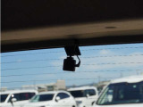 ◆リアにもドライブレコーダーを装備しております◆映像・音声などを記録する自動車用の装置です。 もしもの事故の際の記録はもちろん、旅行の際の思い出としてドライブの映像を楽しむことができます。