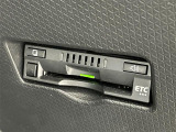 【ETC2.0(DSRC)】ETCカードを挿入すれば料金所はノンストップで通過できます。ETC限定の割引や、高速道路の情報提供サービスを利用できます。