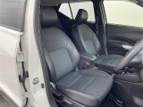 【5人乗りハーフレザーシート】ゆったりとした座り心地と、車内を広々と使える快適性に長けているので、快適な時間をお過ごしいただけます!