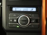 オートエアコンで快適な車内温度をキープ。