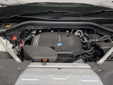 直列4気筒DOHCディーゼル。出力140kW〔190ps〕/4,000rpm(カタログ値)、トルク400Nm〔40.8kgm〕/1,750-2,500rpm(カタログ値)♪