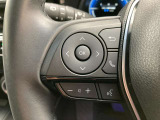 運転中、オーディオの操作をしてて、ハッとしたことはありませんか?ステアリングスイッチは、運転中でもハンドルでオーディオの操作が可能です。安全なドライブをサポートします。