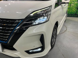 【LEDヘッドライト】悪天候や夜間走行時も良好な視界を確保し安心して運転できる高輝度LEDヘッドライトを装備!点灯速度が早く、消費電力も抑えられています。