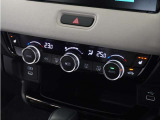 ◆オートエアコン装備◆ お好みの温度を設定をするだけで、後は、自動で風量を調節してくれます!快適にドライブが楽しめます。