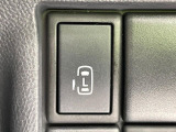 【パワースライドドア】スマートキーや運転席のスイッチでスライドドアの開閉が可能♪電動だから力を入れてドアを開ける必要が無く、小さいお子様でも、重い荷物を持っている時もラクに開け閉めできます♪