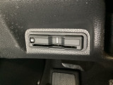ハンドルの左下にETCがついています。高速道路の料金所の通過も楽々です!。 カードの取り出しもしやすい場所についています。