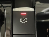 【電動パーキングブレーキ】パーキングブレーキを指先だけで操作可能です!力の弱い人にも安心してブレーキをかけていただけます!