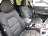 とっても広々とした運転席です。