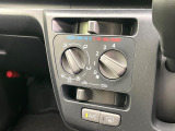 寒い冬も暑い夏も全席に快適な空調を届けてくれる、ダイヤル式エアコンを装備♪