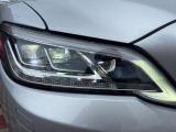 【三眼LEDヘッドライト】スタイリッシュな見た目の三眼LEDヘッドライトを装備♪スタイルだけでなく、夜間の走行も視界良好で安心してお乗りいただけます。