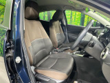 運転席まわりには十分なスペースがあり、大柄な方でもゆったり運転していただける環境です。