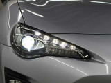 Bi-Beam LEDヘッドランプ(オートレベリング機能付)+LEDクリアランスランプ+LEDターンランプが装備されています。