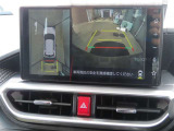(全周囲モニター)車を上から見たような映像で死角もバッチリ確認できます。