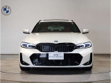 【キドニーグリル】BMWは約90年もの間、ほぼ全ての車両にひと目でBMWだと分かるこの特徴的なフロントグリルが備えられ、デザイン・アイコンとして親しまれてきました。