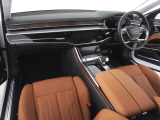 Audiのインテリアはエクステリア同様、優れたデザイン性とクオリティ、そして機能性を兼ね備えております。