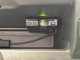 【ETC】有料道路を利用する際に料金所で停止することなく通過できる、ETC車載器(ノンストップ自動料金収受システム機器)が装備されています。セットアップを行うことで利用可能になります。