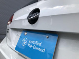 リヤカメラはリバースに入れるとVWロゴが開き作動☆通常時は内部に入るので汚れづらいのもうれしいところ☆