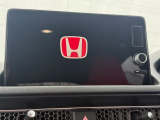インテリアに馴染む純正ナビがついております。Honda自慢のインターナビは渋滞情報だけでなく天気情報、災害情報、安否情報など多彩な情報をご提供するHonda独自の「通信型ナビ」となっております。