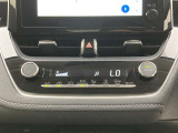 オートエアコンは温度を設定するだけで、自動で風量などを設定してくれます。運転しながら操作も必要ないので、安全性も向上します。