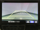 【バックカメラ】運転が苦手な方も車庫入れラクラクです!ギアをリバースに入れれば自動的に切り換わりますので、面倒な操作は不要です♪狭い駐車場もお車を傷つけず安心ですね!