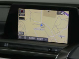 【8インチ純正ナビ】純正ナビを装備。タッチパネル式で使いやすく、詳細地図により目的地をピンポイントで設定できます。初めての道でも迷いにくく、ロングドライブも快適ですよ♪