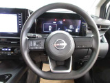 運転が楽しくなる明るく開放的な運転席まわりです。