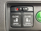 【両側パワースライドドア】スマートキーや運転席のスイッチで後席両側スライドドアの開閉が可能♪電動だから力を入れてドアを開ける必要が無く、小さなお子様でも簡単に開け閉めでき快適です♪