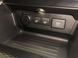 運転席・助手席シートヒーターです。座面と背もたれにヒーターが内蔵されているので、身体を直接温めることができます。寒さの厳しい時も快適に過ごせます。