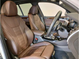 【コックピットシート】BMW車の主役席。車体中央にくる様に配置し車両重心とが一致する事でドライバーと車との一体感あるドライビングを実現。人間工学に基づき形成した形状が長時間のドライブ疲労も軽減します!