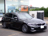 BMW在庫保有台数常時100台以上!ご来店の際はBMW本店(厚木市下荻野140-1)にご来店ください!弊社自慢の全天候型ショールーム!BMW在庫保有台数常時100台以上ございます!