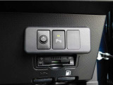 クリアランスソナーも装備していますので、狭い道や車庫入れ時でも安心♪ スマートなビルトインタイプETCも装備しています。