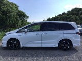 スライドドアなら狭い駐車場でもドアをぶつける心配がありません。ステップが低く乗り降りもしやすいです。とても便利な【両側電動スライドドア】ドアハンドを少し引くだけでリアドアが自動開閉します。